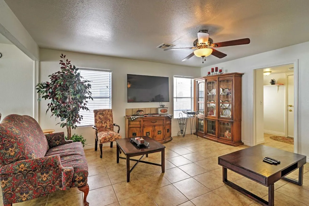 Hébergement de vacances Spacious Las Vegas Home - Near Golfing And Hiking!