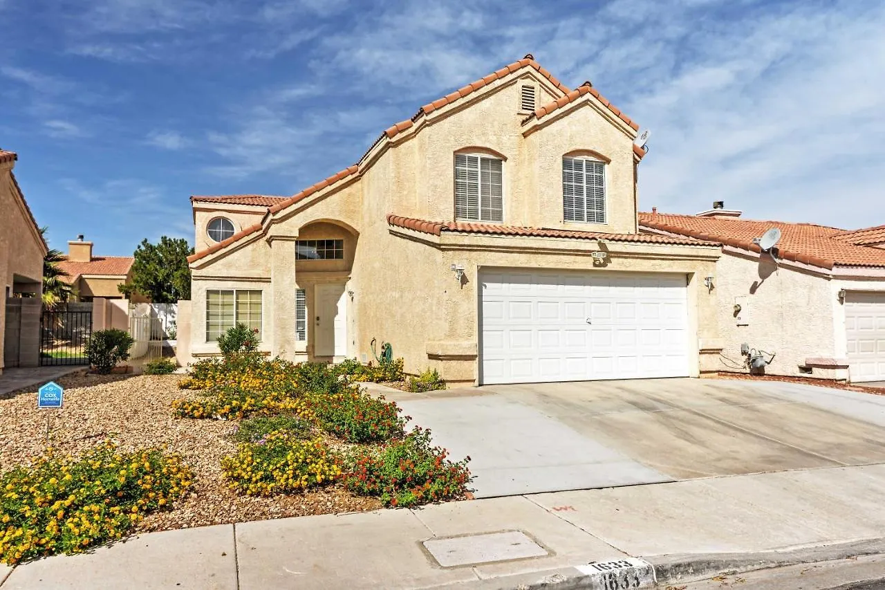 Spacious Las Vegas Home - Near Golfing And Hiking!