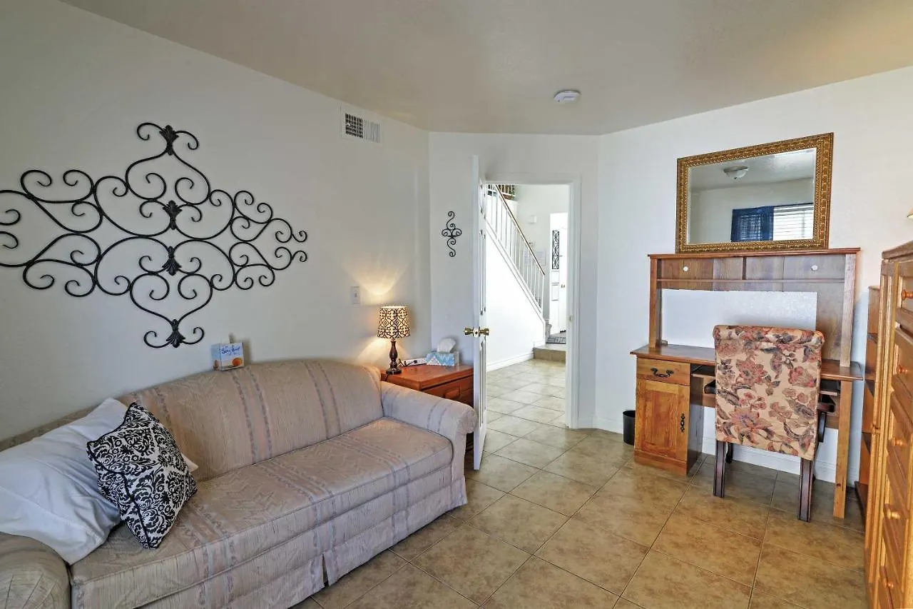 Hébergement de vacances Spacious Las Vegas Home - Near Golfing And Hiking!