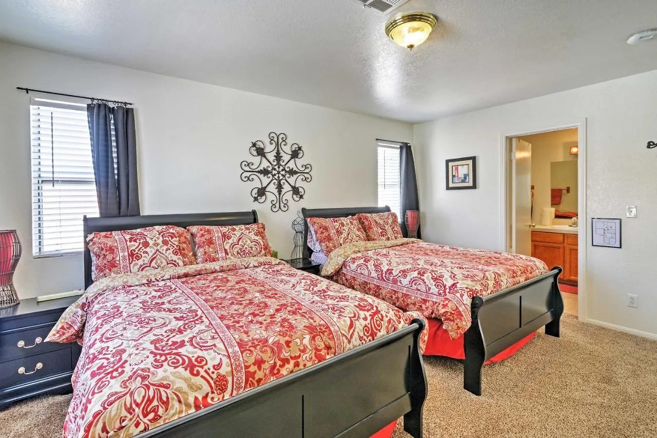 Spacious Las Vegas Home - Near Golfing And Hiking! 0*,