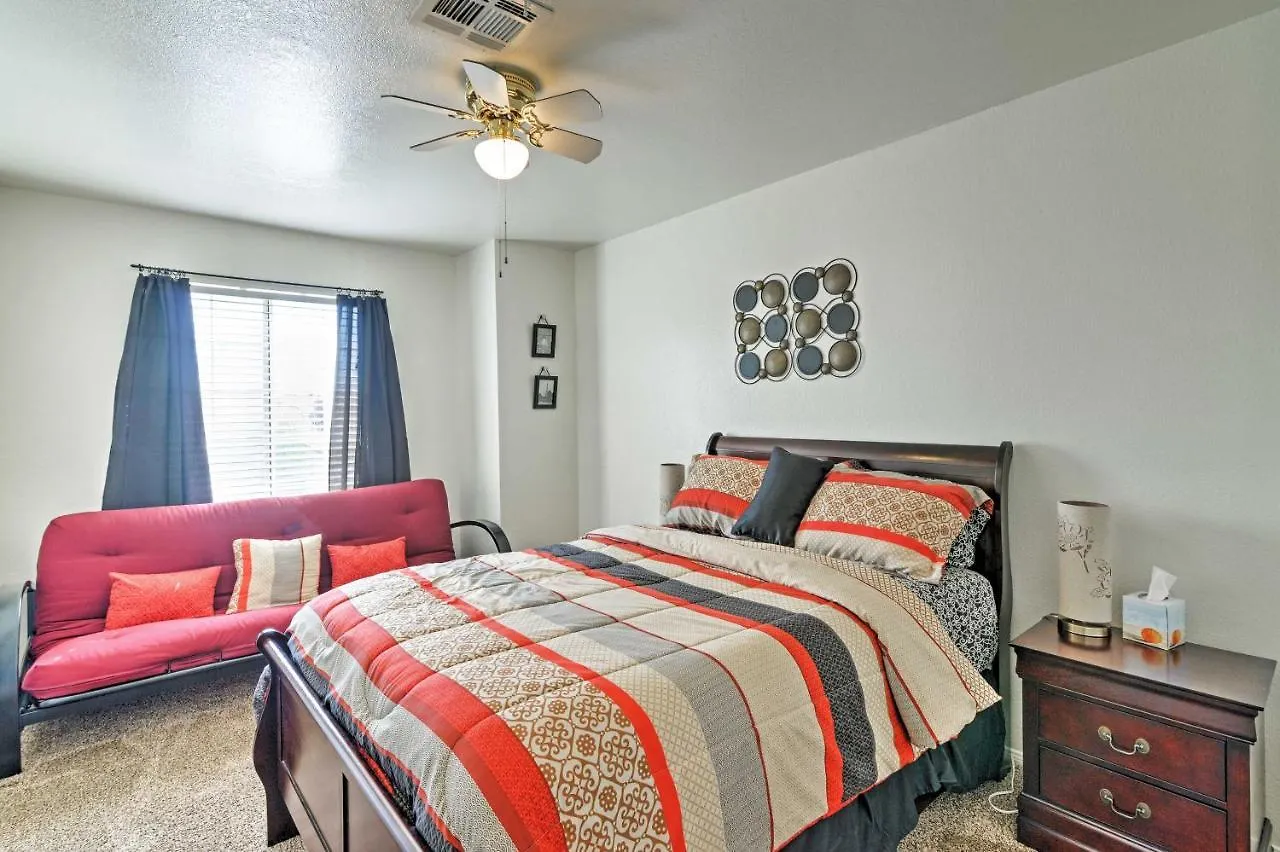 Spacious Las Vegas Home - Near Golfing And Hiking! Hébergement de vacances