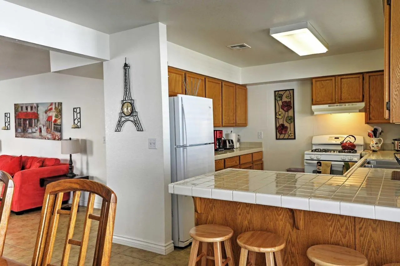 Spacious Las Vegas Home - Near Golfing And Hiking! Semesterbostad